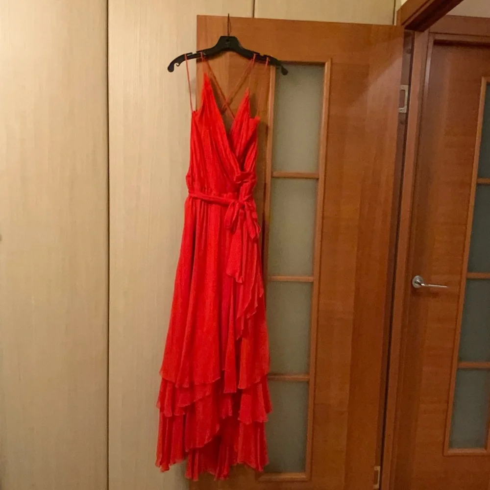 Haute Hippie Red STUNNING VNECK Dress - Picture 4 of 10